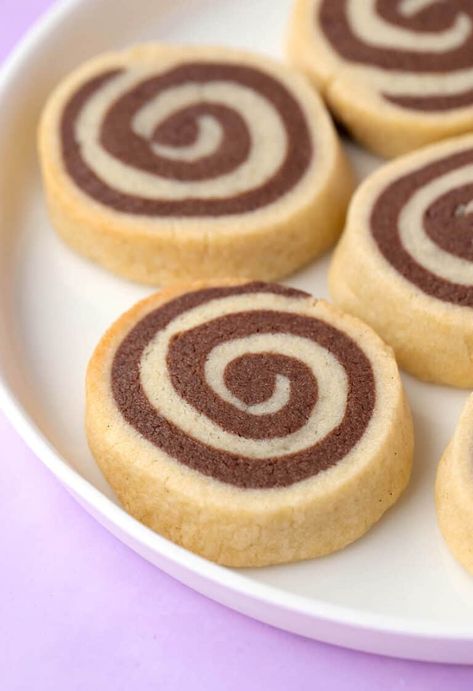 Chocolate Pinwheel Cookies, Spiral Cookies, Vanilla Cookie Dough, Pinwheel Cookies Recipe, Homemade Truffles, Pinwheel Cookies, Cookies From Scratch, Chocolate Cookie Dough, Unsweetened Chocolate