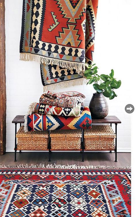 20 Traditional Kilim Rugs Designs to Redefine Your Home Decor Ikea, Ethnic Decor, Colors And Patterns, Deco Boheme, Style Deco, Diy Interior, Style At Home, Industrial Chic, Design Living