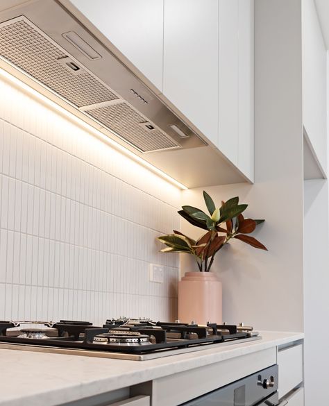 This gorgeous kitchen is elevated by this sleek @smegaustralia rangehood, delivering both modern aesthetics and powerful functionality🖤⁠ 📸: @cookandbathe @true_north_construction⁠ ⁠ ⁠ #kitchen #kitchendesign #home #homedecor #design #interior #cooking #kitchendecor #homedesign #renovation #kitcheninspo #kitchenremodel #kitcheninspiration #house #houseinspo #renovationinspiration #designinspo #renovationideas #kitchenideas #melbourne #designideas #modernkitchen #homerenovation #renovationinspo... Kitchen With Range Hood, Space Kitchen, Extractor Hood, Integrated Appliances, Gorgeous Kitchens, True North, Range Hood, Apartment Ideas, Modern Aesthetics