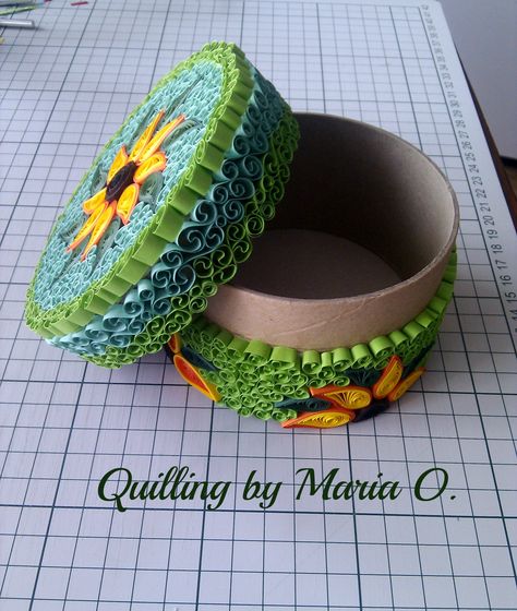 Quilling Box Ideas, Hearts Paper Crafts, Diy Quilling Crafts, Paper Quilling Earrings, Neli Quilling, Paper Quilling Tutorial, Paper Quilling For Beginners, Paper Quilling Cards, Paper Quilling Jewelry