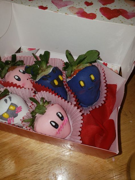 Princess Peach Strawberries, Kirby Snacks, Kirby Birthday, Cute Chocolate, Covered Strawberries, Chocolate Strawberries, Yummy Sweets, Chocolate Covered Strawberries, Cute Selfie Ideas