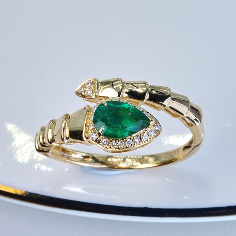 Snake Wedding, Emerald Statement Ring, Antique Emerald Ring, Emerald Ring Vintage, May Birthstone Rings, Rings Style, Emerald Wedding Rings, Future Engagement Rings, Oval Diamond Engagement