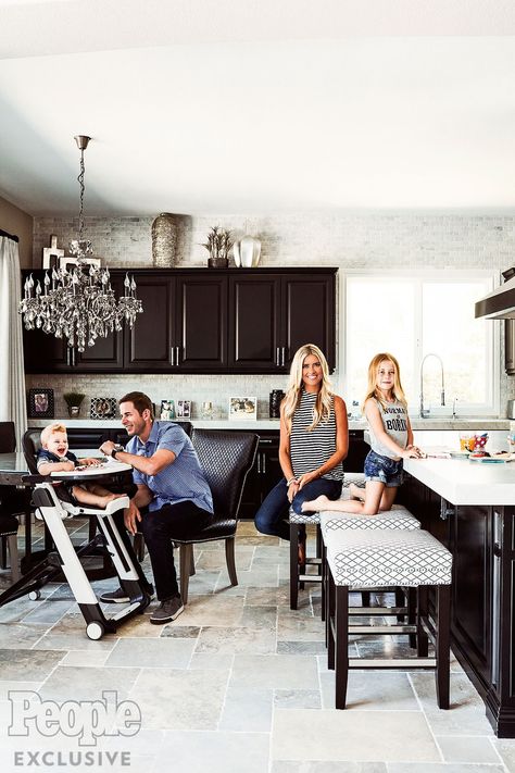 Flip or Flop’s Tarek and Christina El Moussa’s ‘Rustic-Glam’ House Took 2 Years to Renovate! Tarek And Christina, Celebrity Kitchens, Christina El Moussa, Glam House, Glam Kitchen, Flip Or Flop, New Kitchen Cabinets, Rustic Glam, Black Cabinets