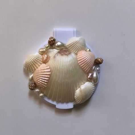 Mermaidcore seashell compact mirror 🧜🏿‍♀️ https://depop.app.link/DgzFMADz5Ab Painted Seashells, Handmade Mirror, Handmade Mirrors, European Summer, Compact Mirror, Sea Shell, Sea Shells, Freshwater Pearls, Mermaid