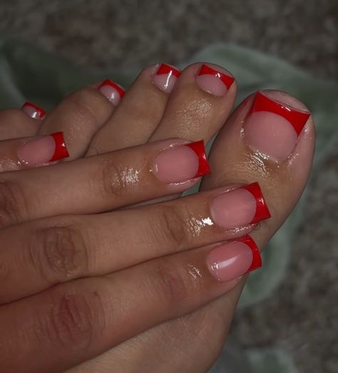 Red Short French Tip Nails Square, Red And White French Tip Nails Short, Red Tips Short Nails, French Tips Red Nails, Shorties Nails Red, Red French Square Nails, Square Nail Designs Red, Red And White Short Nails, Short Red Acrylic Nails Square