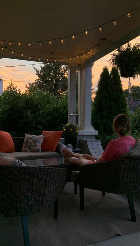 College house College House Front Porch, College Backyard, Porch Sunset, College House Decor, House Front Porch, College House, College Apartment, House Inspo, House Front