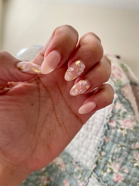 Floral nudes Pink Cherry Blossom Nails, Nude Floral Nails, Pink Floral Nails, Blossom Nails, Blush Pink Nails, Almond Shaped Nails, Cherry Blossom Nails, Shaped Nails, Pink Cherry Blossom