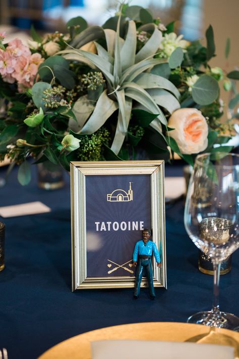 Tablescape Star Wars Wedding Ideas, Wedding Reception Food Ideas, Reception Food Ideas, Star Wars Ring, Star Wars Wedding Theme, Nerd Wedding, Wedding Motifs, Star Wars Wedding, Reception Food