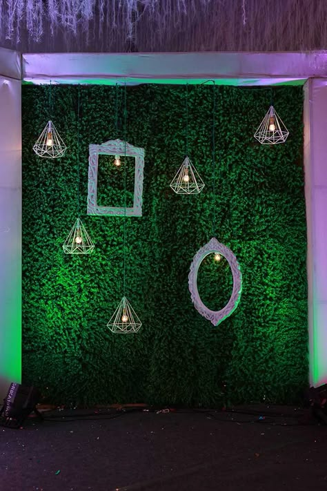 Selfie Stage For Wedding, Wedding Selfie Point, Selfie Point Decoration Wedding, Grass Wall Decoration Ideas, Wedding Photobooth Backdrop, Artificial Wall, Indian Wedding Decorations Receptions, Naming Ceremony Decoration, Engagement Stage Decoration