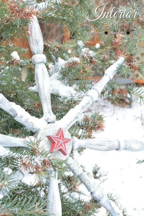 Wooden Snowflake Decoration made from chair spindles | The Interior Frugalista Christmas Snowflakes Crafts, Diy Christmas Fireplace, Spindle Crafts, Diy Christmas Snowflakes, Diy Snowflake, Snowflake Decor, Christmas Snowflakes Decorations, Snow Flakes Diy, Christmas Fireplace Decor