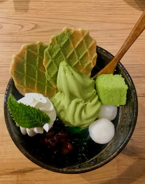 Matcha parfait Parfait Japanese, Japanese Parfait, Matcha Parfait, Aesthetic Japanese, Dessert Lover, Food Goals, Pretty Food, Japanese Food, Matcha