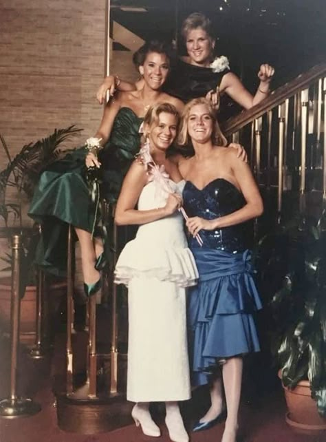 1990s Prom, 80s Formal, 90s Ads, Bridesmaid Poses, 90s Prom, Prom Pics, Prom Birthday, Random Vintage, 80s Hair