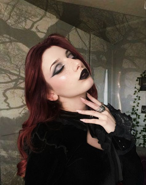 The Cullen Family, Cullen Family, The Cullen, Goth Look, Gothic Makeup, Goth Makeup, Contact Lens, Gothic Beauty, Stainless Steel Ring