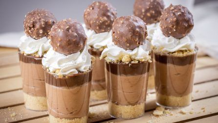 Mini Dessert Shooters, Mini Dessert Easy, Dessert Shooters Recipes, Shot Glass Desserts, Chocolate Parfait, Dessert Cups Recipes, Mini Dessert Recipes, Dessert Mini, Dessert Shooters