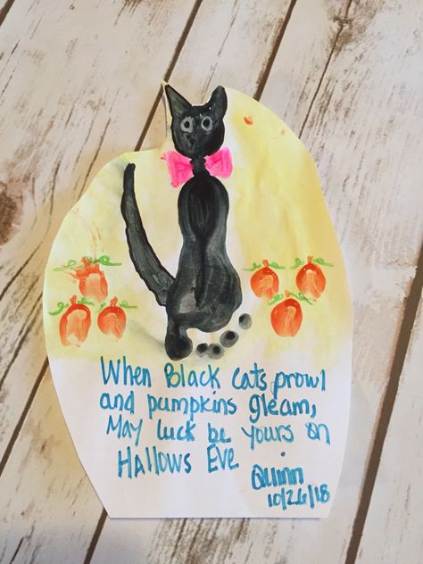 Kids Holiday Art, Halloween Classroom Decorations, Kindergarten Halloween, Baby Art Crafts, Baby Footprint Art, Cat Footprint, Craft To Make, Infant Room, Wonderful Quotes