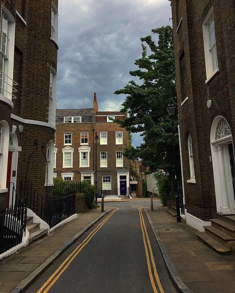 #London , even when you’re grey and overcast, I still love you! ☁️ #Angel #Islington #Facade #TownHouse #Iger #HousesOfLondon #LondonTown… Facade Townhouse, Islington London, London Town, Still Love You, Love You, Angel, London, Grey