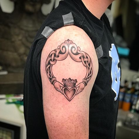 Claddagh Tattoo For Men, Claddagh Tattoo, Monkey Tattoos, Tattoo Tattoo, Color Tattoo, St Patricks, Skull Tattoo, Tattoos For Guys, Tattoo Ideas