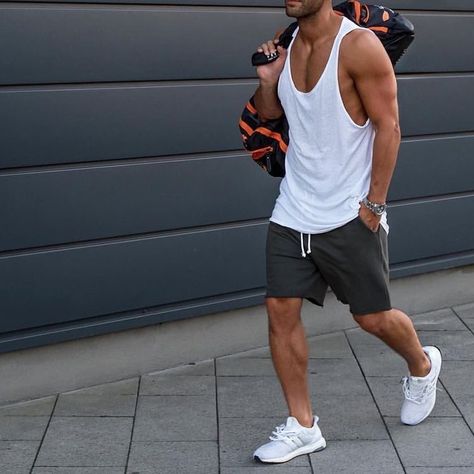 Adidas Shorts Outfit, Mens Athletic Fashion, Actor Au, Casual Shorts Outfit, Guy Style, Fitness Outfits, Summer 3, Best Gym, Casual Summer Shorts