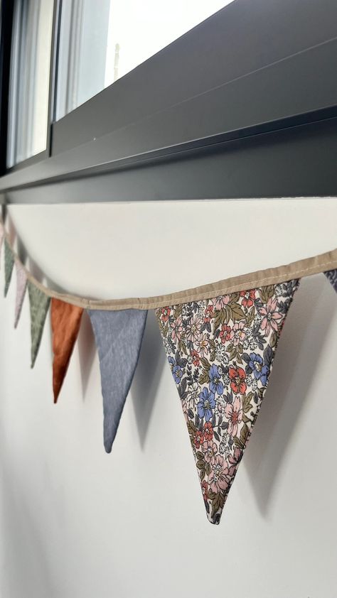 Fabric farmhouse bunting - Guirlande de fanions en tissu style vintage Fabric Garland With Lights, Fabric Flags Garland, Linen Bunting, Fabric Garland 9 In Strips, Indigo Bunting, Fabric Bunting, Bunting Garland, Bunting, Style Vintage