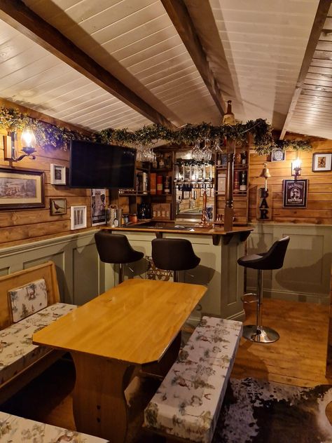 Garden Bar Shed Interior, Garden Bar Interior Ideas, Shed Turned Into Bar, Garden Pub Ideas, Pub Shed Interior Ideas, Vintage Bar Ideas, Shed Pub Ideas, Country Pub Interior, Summerhouse Bar Ideas