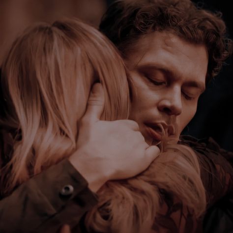 Klaus And Camille, Cami And Klaus, Finn Mikaelson, Klaus And Hope, Diary Movie, Freya Mikaelson, Kindred Soul, Vampire Shows, The Vampire Diaries Characters