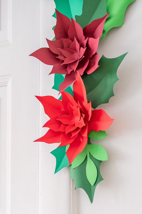 Paper Garland Diy, Garland Diy Christmas, Paper Flower Garland, Diy Christmas Paper, Paper Flower Garlands, Christmas Decorations Centerpiece, Christmas Leaves, Diy Christmas Garland, Garland Diy