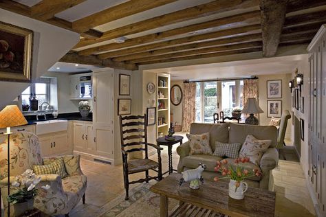 Modern Country Style: Cotswold Cottage House Tour Small Cottage Interiors, Cottage House Interior, Cotswold Cottage, Cottage Interior Design, Cotswolds Cottage, Small Cottage House Plans, Country Modern Home, Small Cottage Homes, Small Tiny House