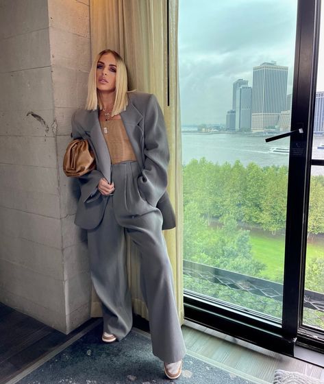 Maeve Reilly on Instagram: “NY I love you today and everyday” Bottega Pouch Outfit, Bottega Pouch, Maeve Reilly, Bottega Veneta The Pouch, Open Heart Necklace, Jacquie Aiche, Jennifer Meyer, Bottega Veneta, Celebrity Style