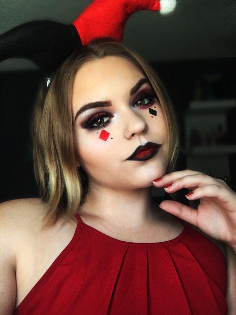 Playing Cards Makeup Look, Makeup Harley Quinn Red And Black, Red And Black Jester Makeup, Harley Quinn Comic Makeup, Harley Quinn Jester Makeup, Old Harley Quinn Makeup, Original Harley Quinn Makeup, Harley Quinn Makeup Ideas Red Black, Harley Quinn Makeup Red And Black