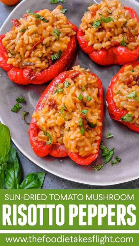 Craving Someone, Stuffed Roasted Peppers, Different Types Of Rice, Risotto Vegan, Types Of Rice, Capsicum Recipes, Vegetarian Eating, Vegan Stuffed Peppers, Vegetarian Stuffed Peppers