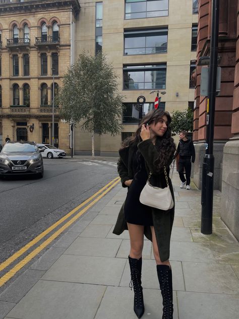 #manchester #photography #heels #aesthetic # Manchester Outfit Aesthetic, Manchester Outfit, Manchester Aesthetic, Manchester Apartment, Manchester Photography, England Outfits, Heels Aesthetic, Manchester England, London Calling