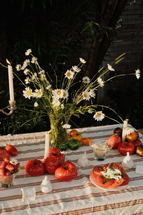 Tomato Table Decor, Tomato Dinner Party, Tomato Theme Party, Tomato Centerpiece, Tomato Tablescape, Backyard Tablescape, Tomato Decor, Aesthetic Tomato, Tomato Party