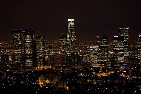 Los Angeles at night Black Ipad Background, City Wallpaper Aesthetic Laptop, City Night Landscape, Night Luxe Wallpaper, City Wallpaper Laptop, City Laptop Wallpaper, City At Night Wallpaper, Night Aesthetic Desktop Wallpaper, City Aesthetic Wallpaper Laptop