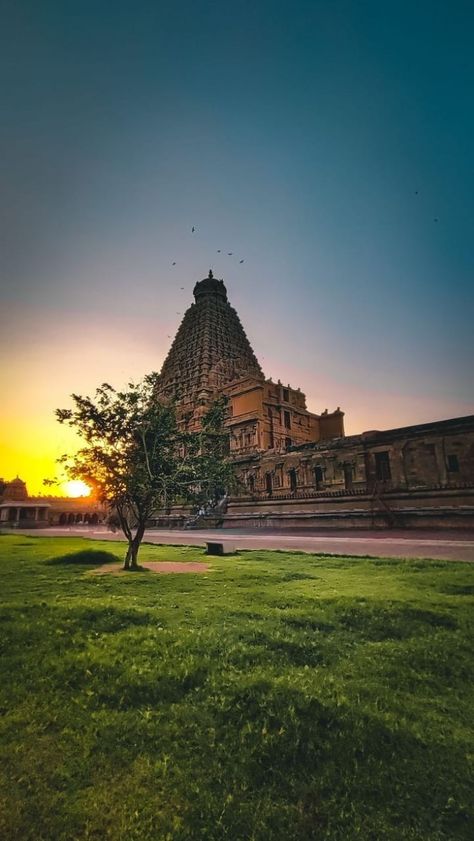 Tamil Temple Background For Editing, Temples In Tamilnadu, Tamilnadu Temple Photography, Tamilnadu Wallpaper, Thanjavur Temple Photography, Kovil Temple Aesthetic, Ancient Temple Aesthetic, Temple Background Images, Kovil Temple Background