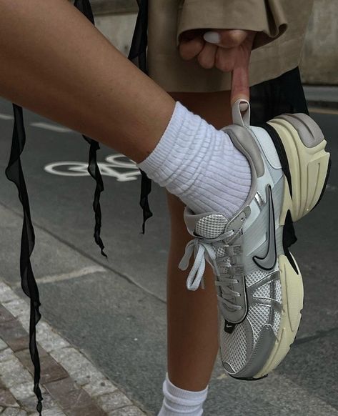 Retro Running Shoes, Athleisure Shoes, Aesthetic Shoes, Trending Sneakers, Swag Shoes, Gym Shoes, Sneakers Outfit, Pretty Shoes, Dream Shoes