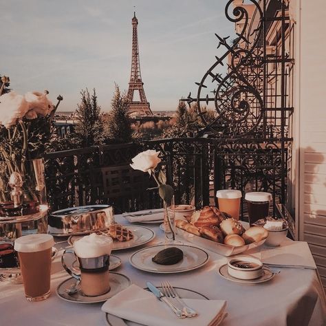 breakfast at paris Romantic Academia Aesthetic, Paris Breakfast, Classic Academia, French Aesthetic, Paris Dream, France Aesthetic, Light Academia Aesthetic, Romantic Academia, Paris Vibes