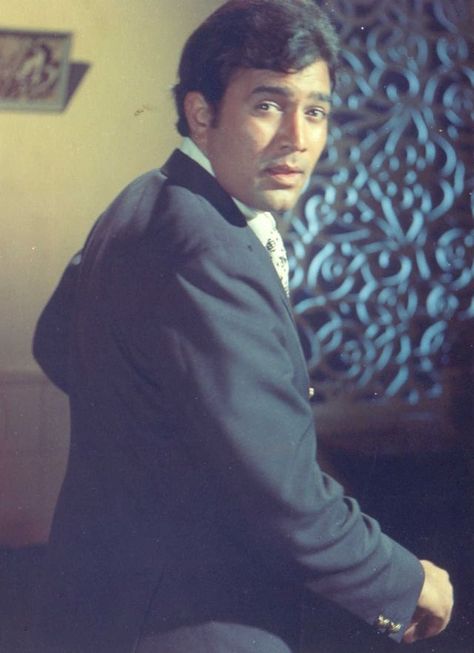 Old Film Stars, Rajesh Khanna, Facts In Hindi, Guess The Movie, Interesting Facts In Hindi, Bollywood Pictures, Retro Bollywood, Vintage Bollywood, Vintage Icons