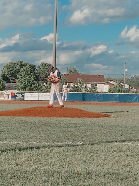 #baseballboy #gf #photographer #supportive #pitcher Pitcher Baseball Pose, Baseball Pitcher Aesthetic, Pitcher Aesthetic, Baseball Aesthetic, Baseball Pitcher, Elizabeth Bennet, Baseball Boys, Book Stuff, Fallout