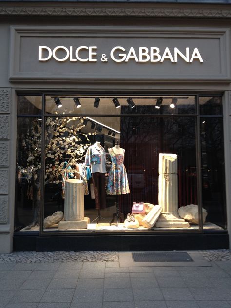 Dolce And Gabanna Aesthetic, Dolce Gabbana Interior Design, Dolce And Gabbana Store, Dolce Gabbana Aesthetic, Dolce And Gabbana Aesthetic, Modern Boutique Interior, Dolce Gabbana Store, Fashion Store Design, Fashion Window Display