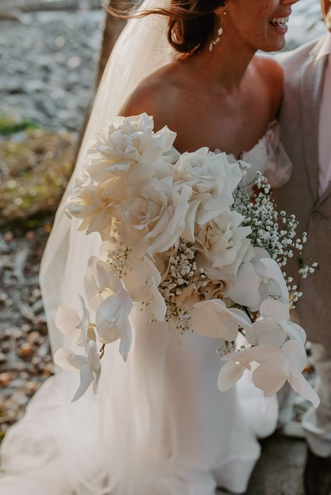 Bride Bouquets White, White Roses Wedding, Wedding Bouquets Bride, Bridal Bouquet Flowers, Babies Breath, Rose Wedding Bouquet, White Bridal Bouquet, White Wedding Bouquets, White Bouquet