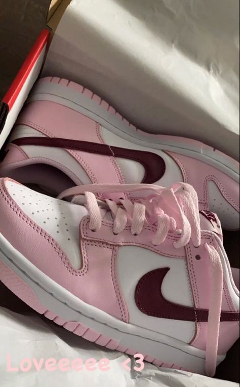 Nike Dunk Low Pink Foam, Dunk Low Pink Foam, Girls Basketball Shoes, Pink Nike Shoes, Pretty Sneakers, Back To School Shoes, Trendy Shoes Sneakers, Nike Fashion Shoes, Pretty Shoes Sneakers