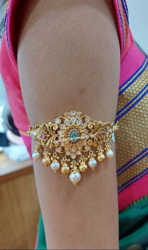 Choker Cum Bajubandh Designs, Bajubandh Design Gold Latest, Bajubandh Design Gold, Sari Belt, Diamonds Choker, Vanki Designs Jewellery, Vaddanam Designs, Diamond Gold Earrings, Bracelets Diamond