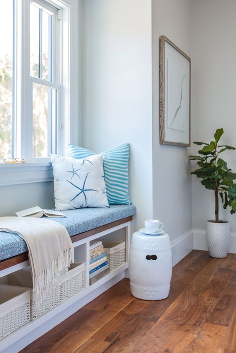 A modern window seat features sea-inspired hues and beachy motifs. Modern Window Seat, Window Seat Ideas, Bedroom Window Seat, Cozy Window Seat, Window Seat Design, Window Seat Storage, Window Benches, Sleeping Loft, Modern Windows