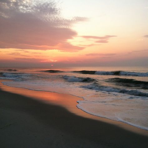 beach haven dawn Seascape Photos, Beach At Dawn, Beach At Dusk, Beach Sunset Photography, Beach Landscapes, Sea Drawing, Sky Art Painting, Beach Haven, Long Beach Island