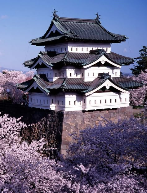 Japan Japanese Buildings Traditional, Asian Castle, Japanese Vacation, Unique Buildings Architecture, Asian Scenery, Japanese Palace, Japanese Courtyard, East Asian Architecture, Peace Aesthetic