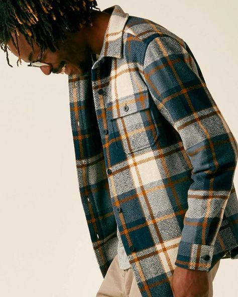 Check Overshirt Outfit, Sobrecamisa Hombre Outfit, Shacket Outfit Men, Overshirt Men Outfit, Flannels For Men, Mens Winter Shirts, Flannel Outfits Men, Oversized Shirt Outfit, Shirt Outfit Men