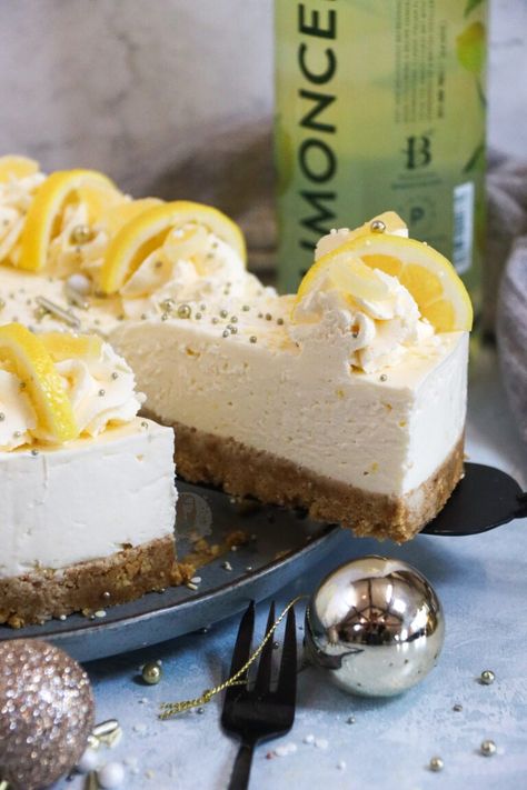 Limoncello Cheesecake Recipe, Lemoncello Dessert, Limoncello Cheesecake, Cheesecake Delight, Cheesecake Lemon, Desserts Faciles, Janes Patisserie, Lemon Cheesecake Recipes, No Bake Lemon Cheesecake