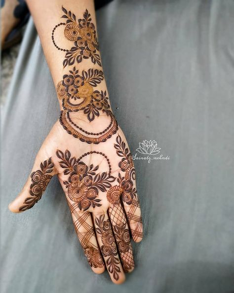 Unique Mendhi Design, Mehndi Dizain, Stylish Mehndi Design, Simple Mehndi Designs Fingers, Pretty Henna Designs, Stylish Mehndi, Stylish Mehndi Designs, Latest Bridal Mehndi Designs, Mehndi Design Photos