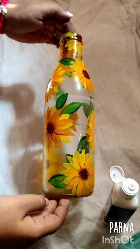 Parna | Pinterest Glass Bottle Recycling Ideas, Recycling Ideas For Home, Bottle Recycling Ideas, Glass Bottle Painting, Bottle Art Projects, Painting Glass Jars, Painted Glass Bottles, Glass Painting Patterns, Hand Painted Wine Bottles