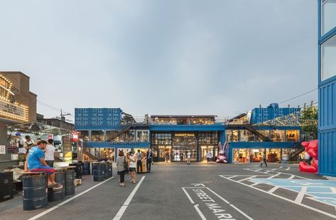 Dwell - Discover 5 Public Buildings in South Korea Made Out of Shipping Containers Container Mall, Container Business, Container Park, Shipping Container Buildings, Shipping Container Architecture, Innovation Architecture, Container Cafe, Street Mall, Container Buildings